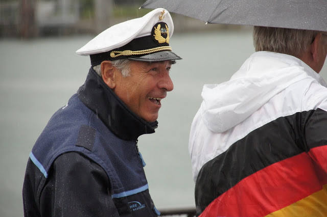 Bild "Chronik:2012-07-01_099_Alte_Faehre_-_KTV_Rhenania_-_Beim_Ausstieg.jpg"