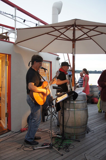 Bild "Chronik:2012-08-29_047_Alte_Faehre_-_Museumsfahrt_-_Bernd_Hermann_und_Juergen_Waidele.jpg"