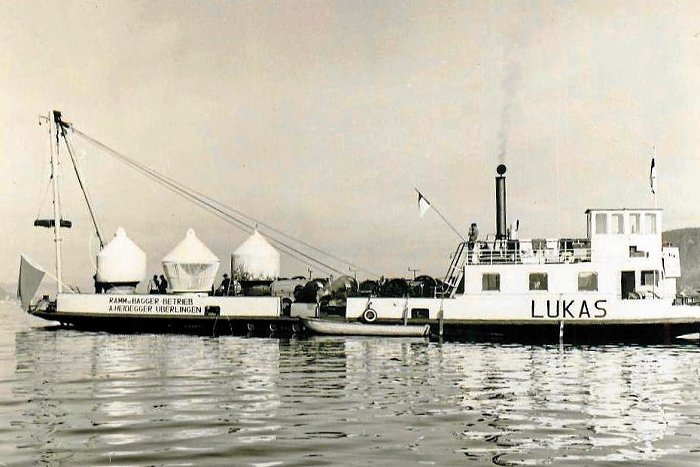 Bild "Chronik:Arbeitsschiff_Lukas_im_Einsatz_fuer_die_Bodensee-Wasserversorgung_a700.jpg"