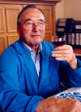 Bild "Chronik:hecker_wein.jpg"