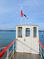 Bild "Die Fähre:2011-07-15_008_Alte_Faehre_-_Steuerhaus_mit_Konstanz-Flagge_a200.jpg"