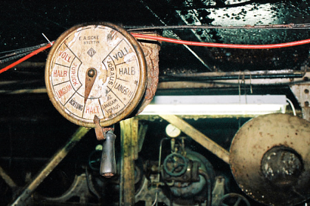 Bild "Die Fähre:HFKN-Maschinentelegraf-002-alt-unten_tn.jpg"